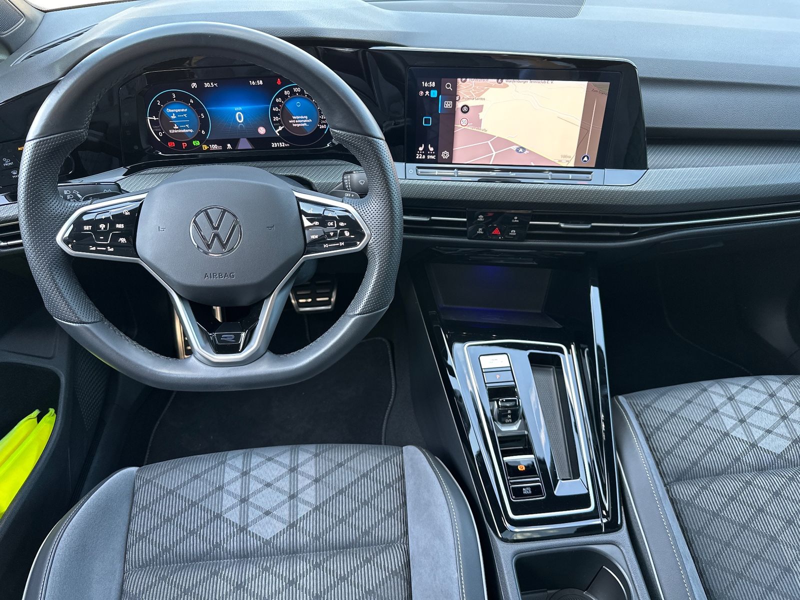 Fahrzeugabbildung Volkswagen Golf Variant R-Line NAV+IQ-LIGHT+ACC+PANO+