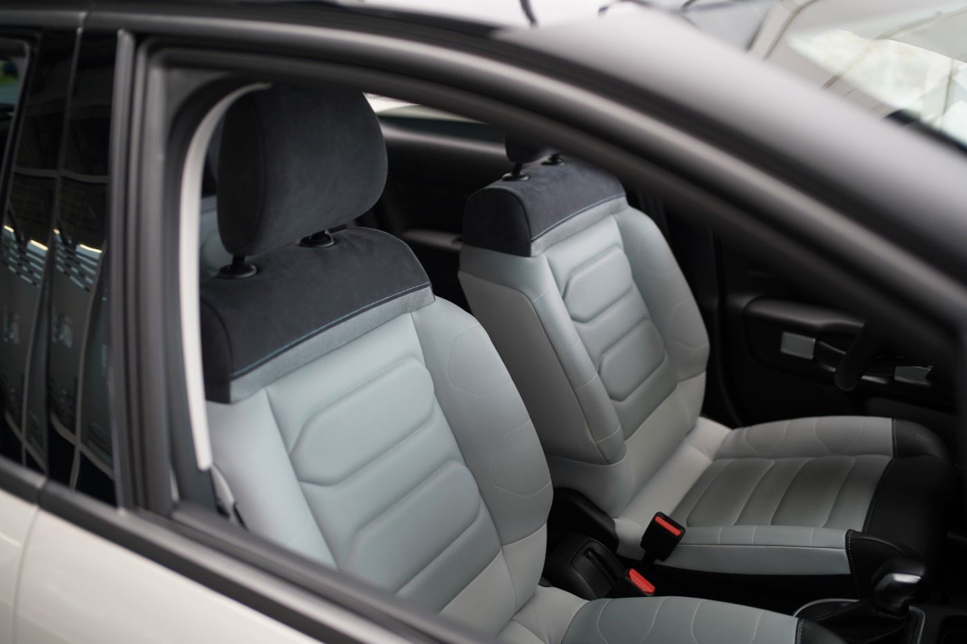 Fahrzeugabbildung Citroën C3 PureTech 110 EAT6 Elle Automatik Sitzheizung