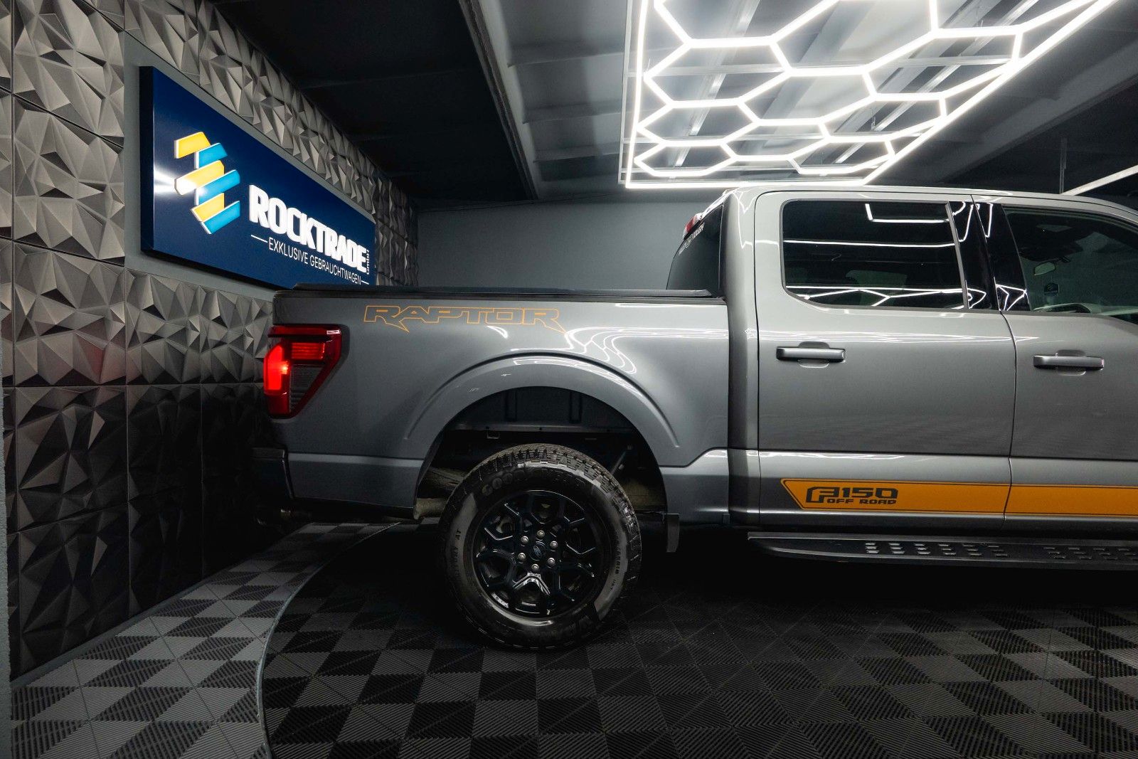 Fahrzeugabbildung Ford F150 5.0L V8 4x4 Offroad SuperCrew RAPTOR 19%