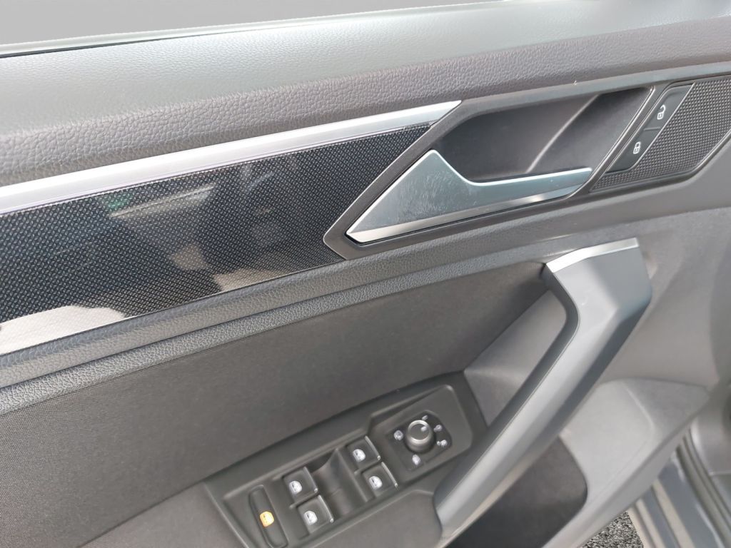 Fahrzeugabbildung Volkswagen Tiguan 1.5 TSI DSG Life AHZV Navi WR