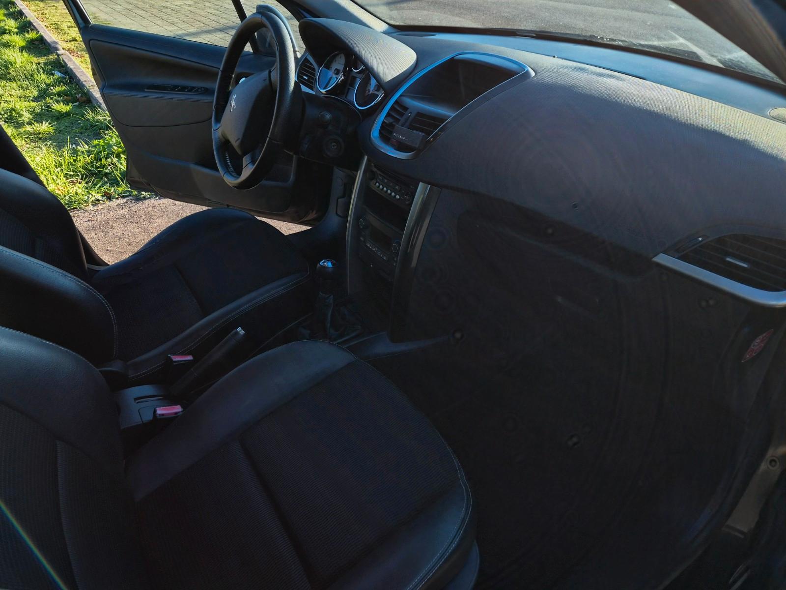 Peugeot 207 2011 — photo 9