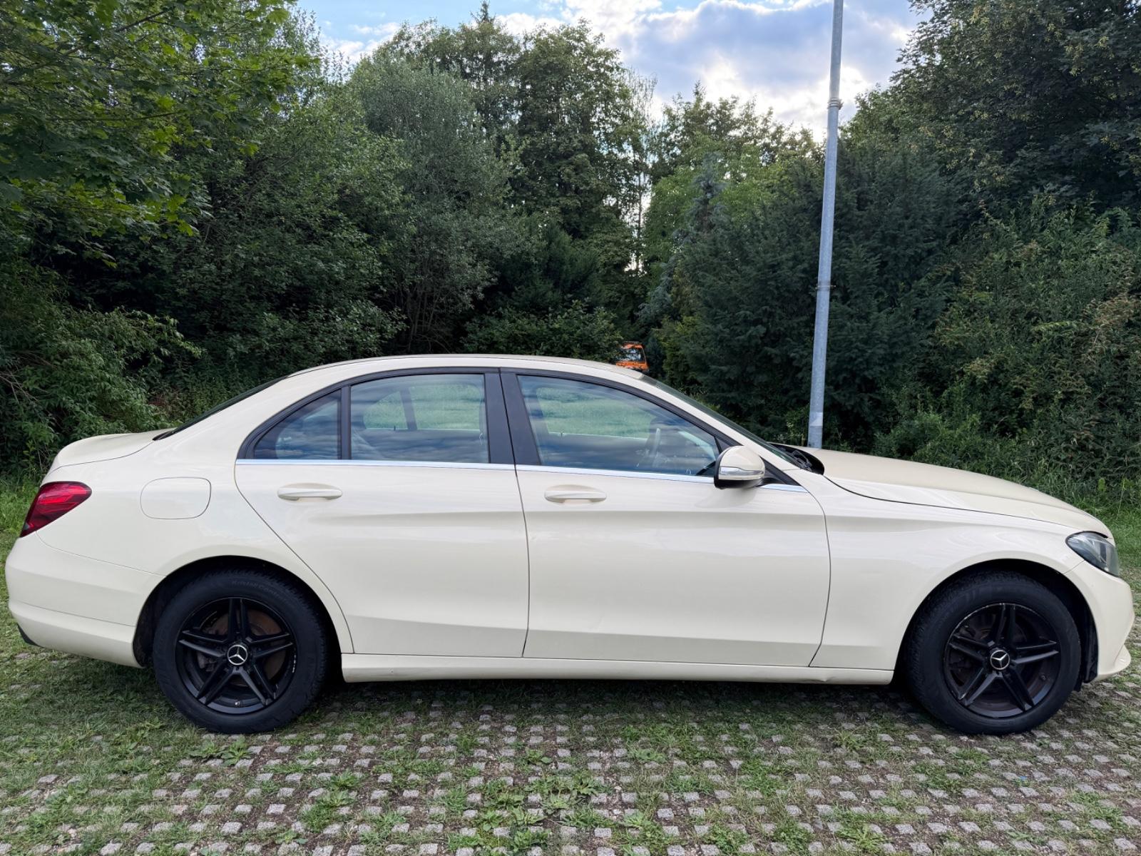 Mercedes-Benz C220d Lim. *Avantgarde *Leder *Navi *Kamera *SHZ