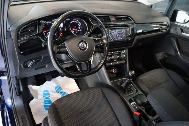 Fahrzeugabbildung Volkswagen Touran 1.6Ltr Comfortline |7SITZER|PANO|SHZ|PDC|