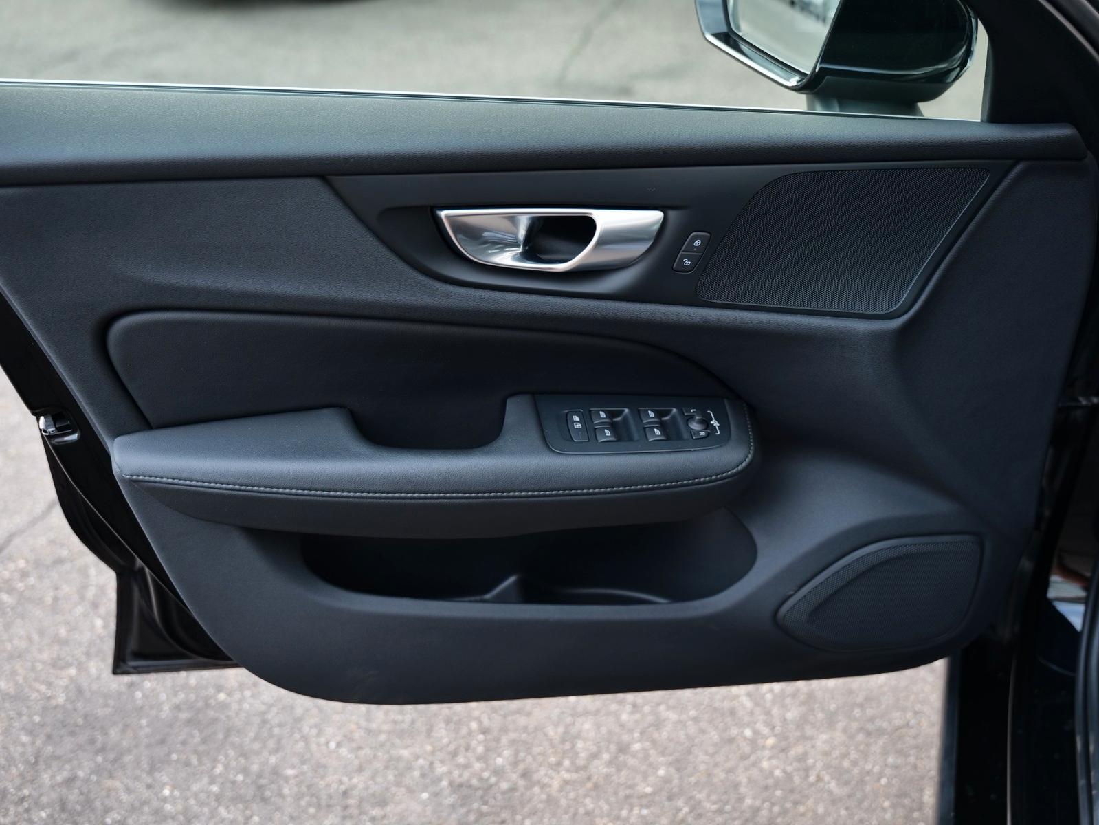 Volvo V60 B4 Core LEDER+NAVI+4xSHZ+KEYLESS+PDC+CAM, миниатюра 10