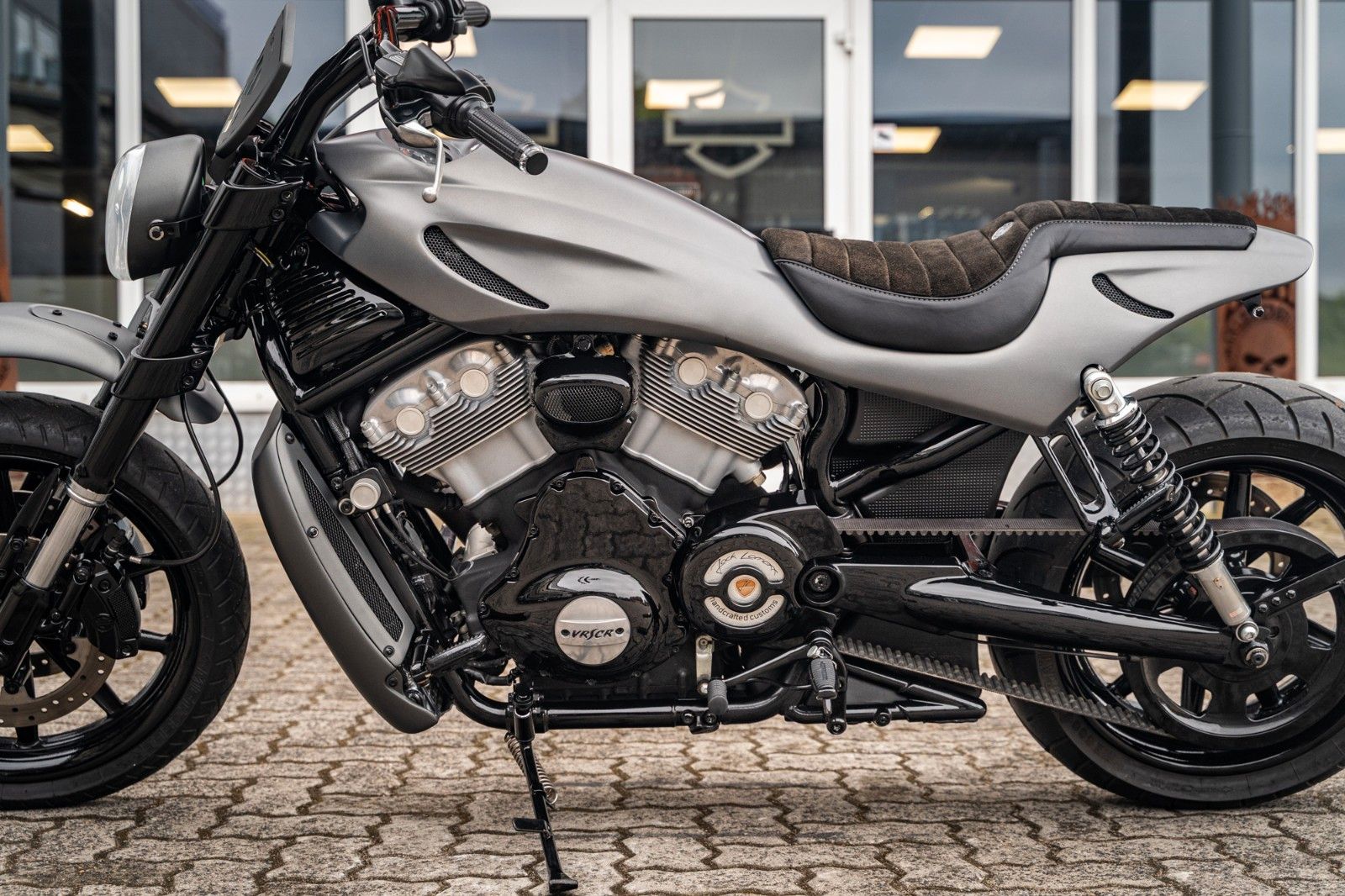 Fahrzeugabbildung Harley-Davidson VRSCR Street-Rod - Jack Lomaxx Custom Umbau