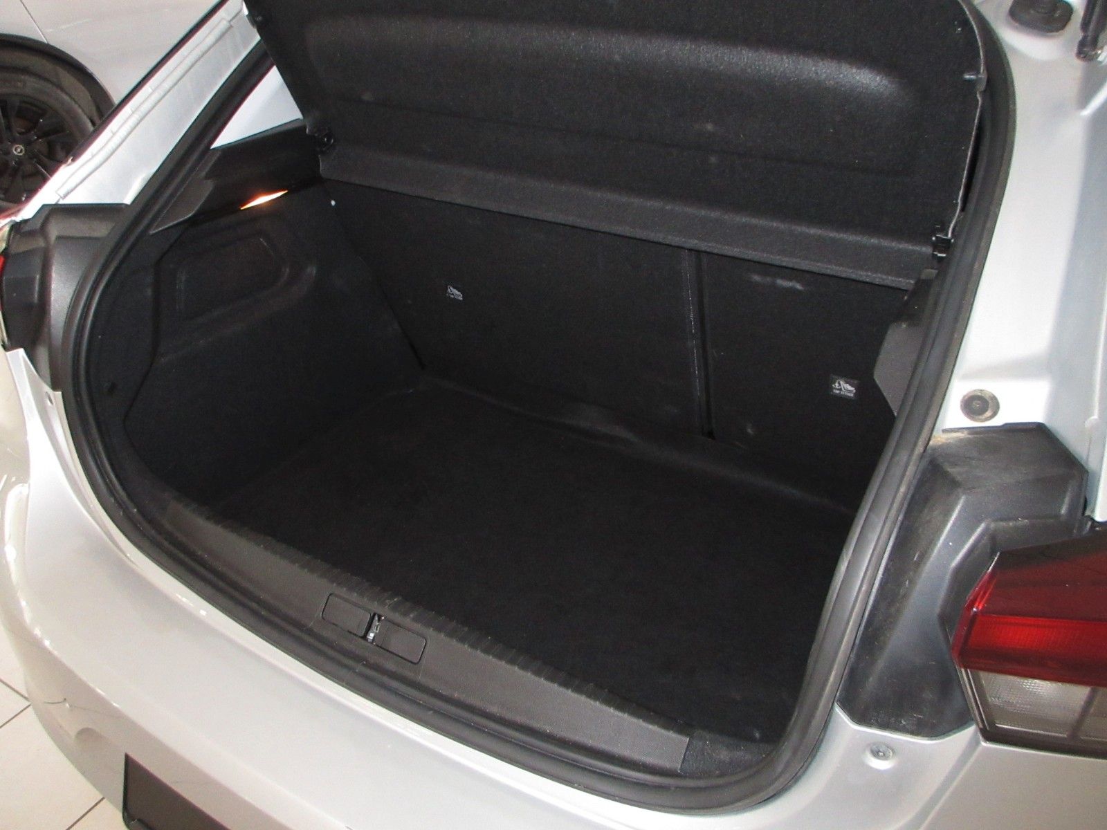 Fahrzeugabbildung Opel Corsa F Elegance 1.2T LED/NAVI/PDC/ALU