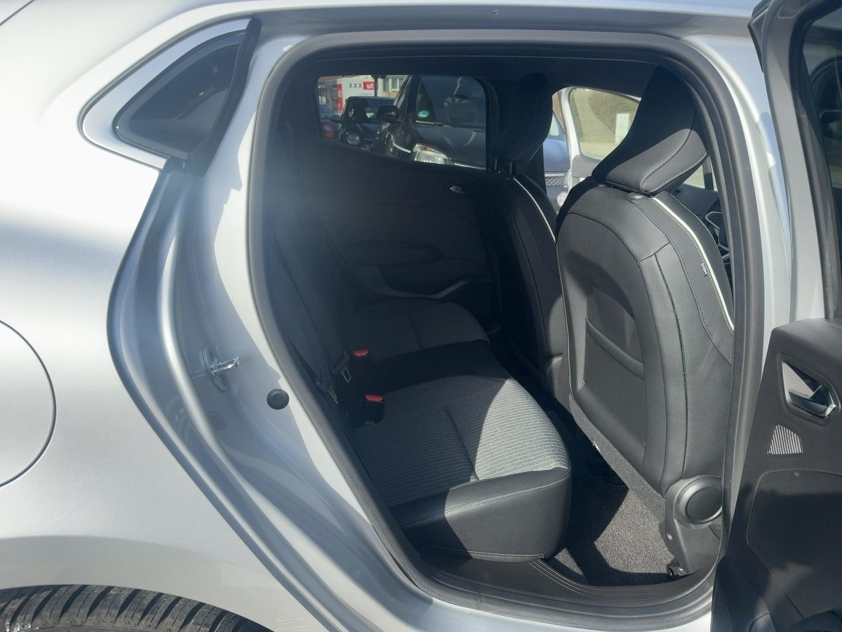 Fahrzeugabbildung Renault Clio TECHNO TCE 140 KAMERA SZH NAVI