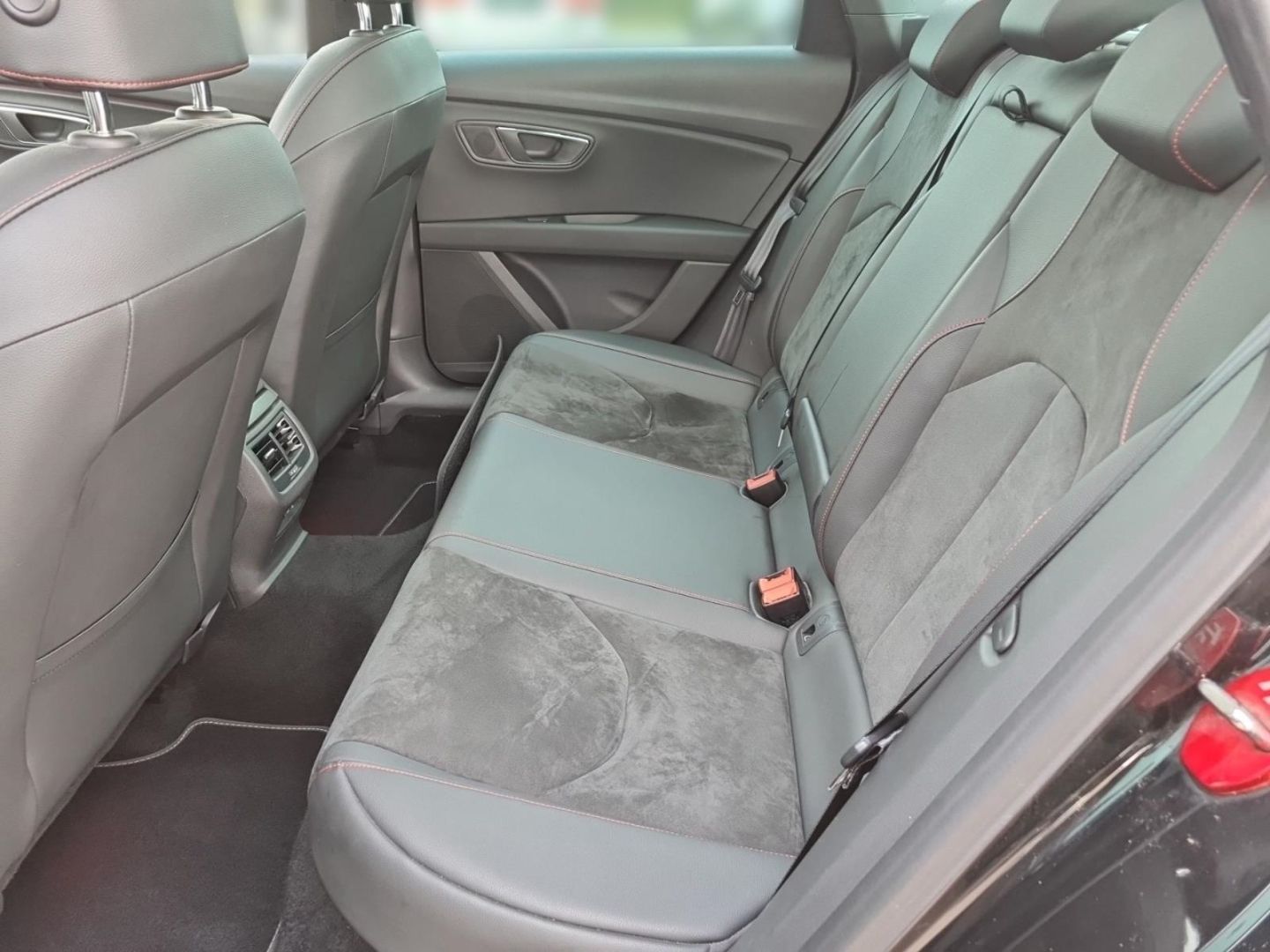 Fahrzeugabbildung SEAT Leon FR BLACK MATT EDITION ST FAHRASS-P+WINTER-P