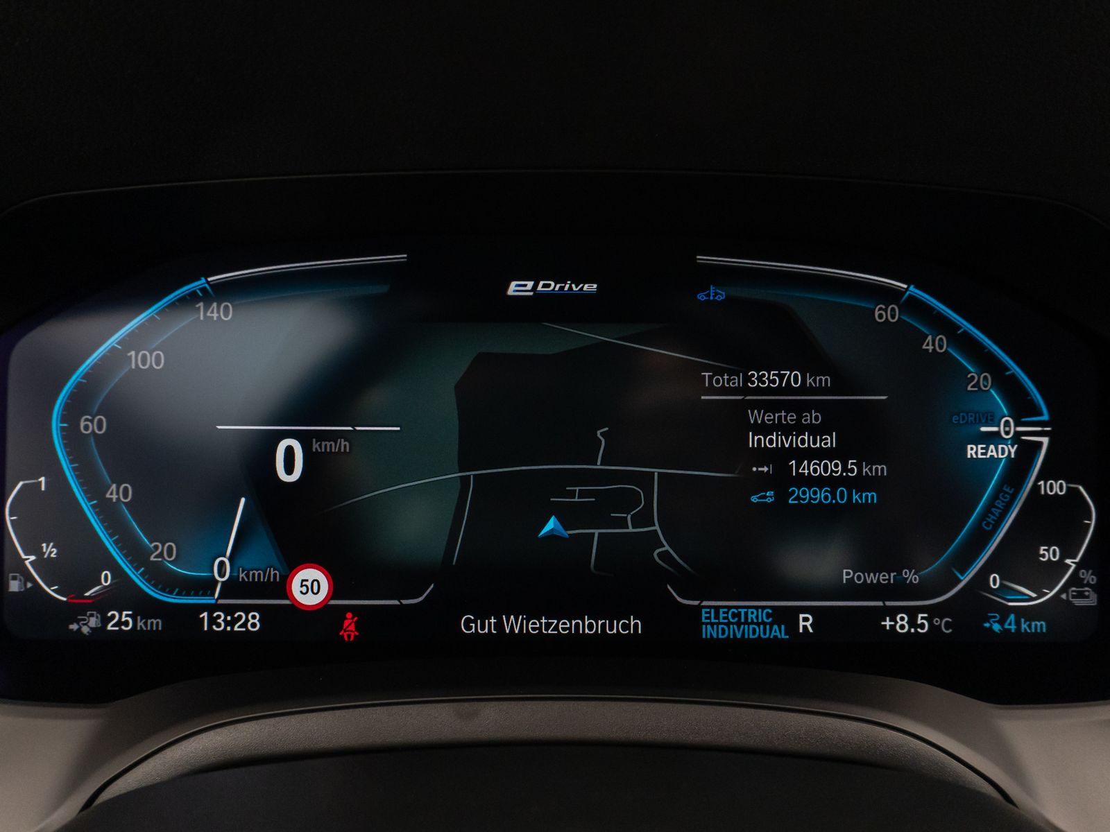 Fahrzeugabbildung BMW 320e Kamera DAB HiFi Lenkradheizung Alarm Parkas