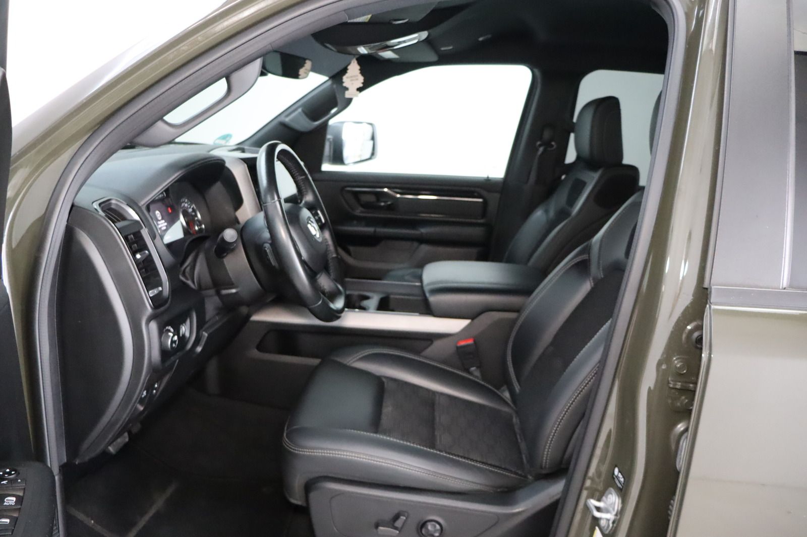 Fahrzeugabbildung Dodge Ram 1500 5.7 V8 Crew Cab Big Horn * Built to Ser