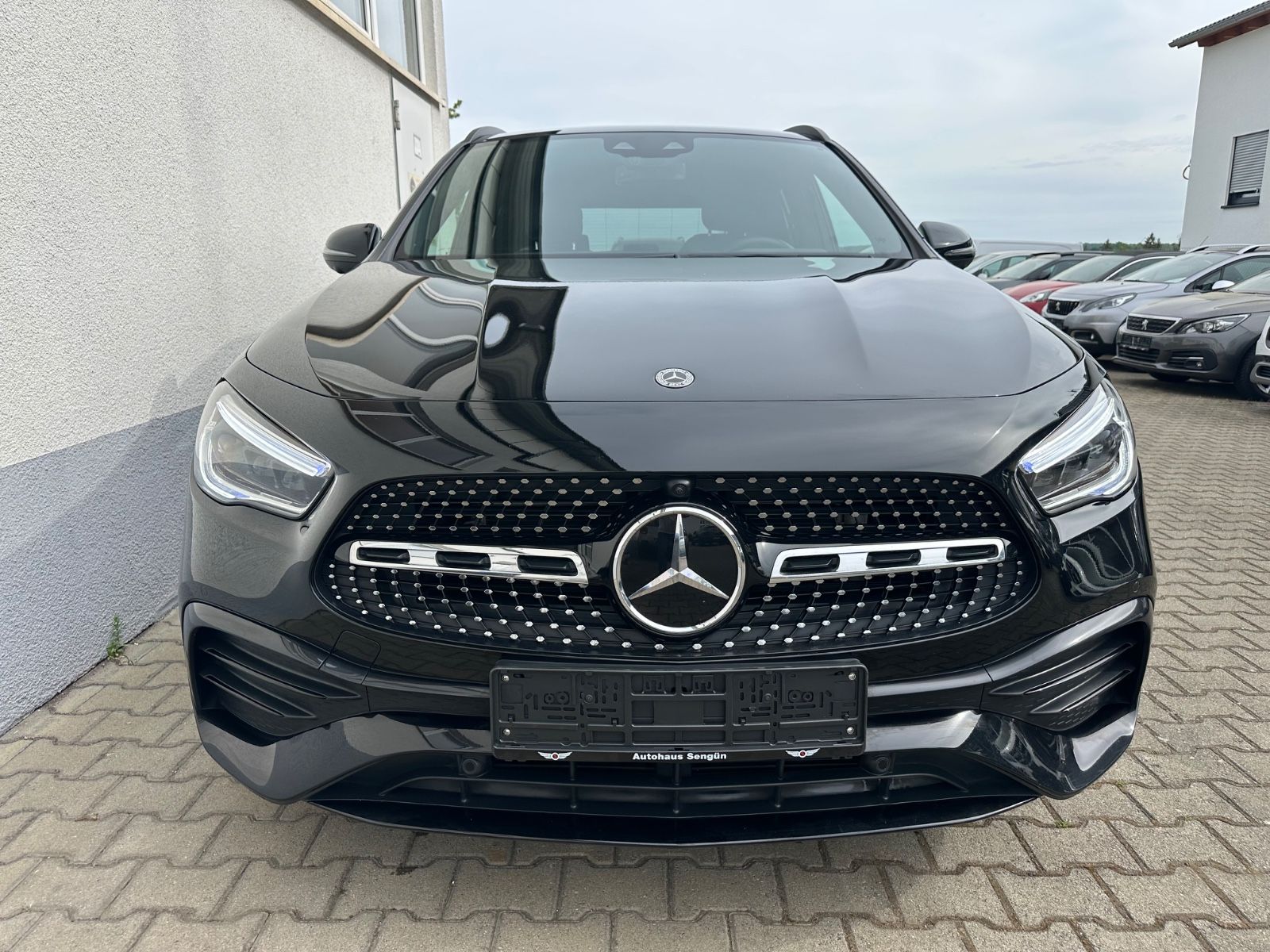 MERCEDES-BENZ GLA 220 d AMG Panno,Distro.Head,Multi-B.360-K.