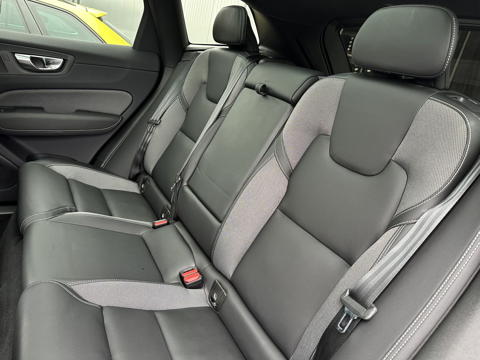 Fahrzeugabbildung Volvo XC60 T6 Plus Dark AT AWD NAV+LED+ACC+360°+PANO