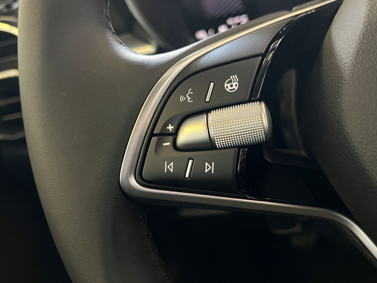 Fahrzeugabbildung SKODA Fabia Selection 1.0 MPI *LED, Climatronic, Sitzh