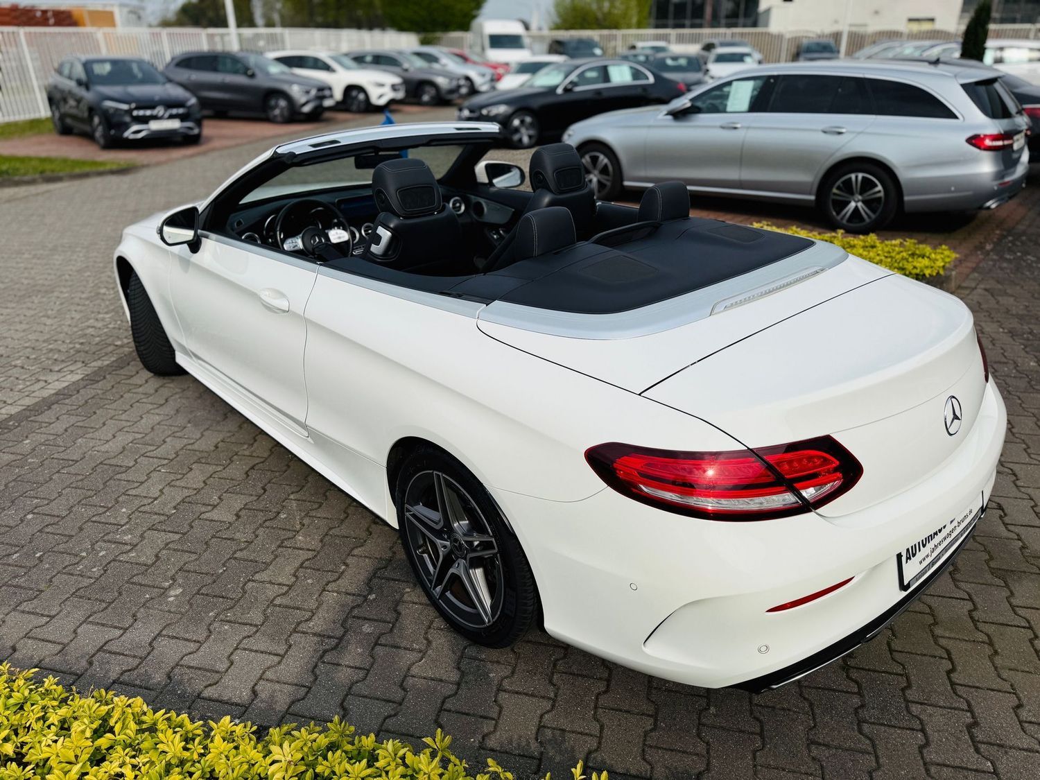 Fahrzeugabbildung Mercedes-Benz C 200 CABRIO AMG, Autom., Multibeam, RFK, Tot, N