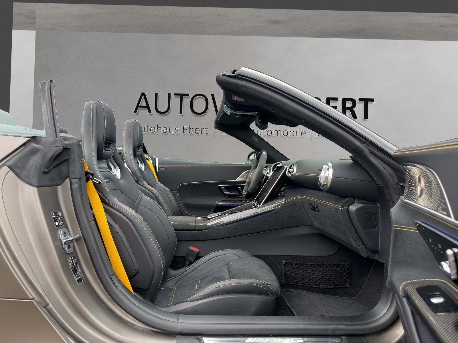 Fahrzeugabbildung Mercedes-Benz SL63 AMG Prem+ AERO Perf.Sitz DISTR Carbon MAGNO
