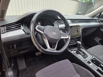 Volkswagen Passat - 11