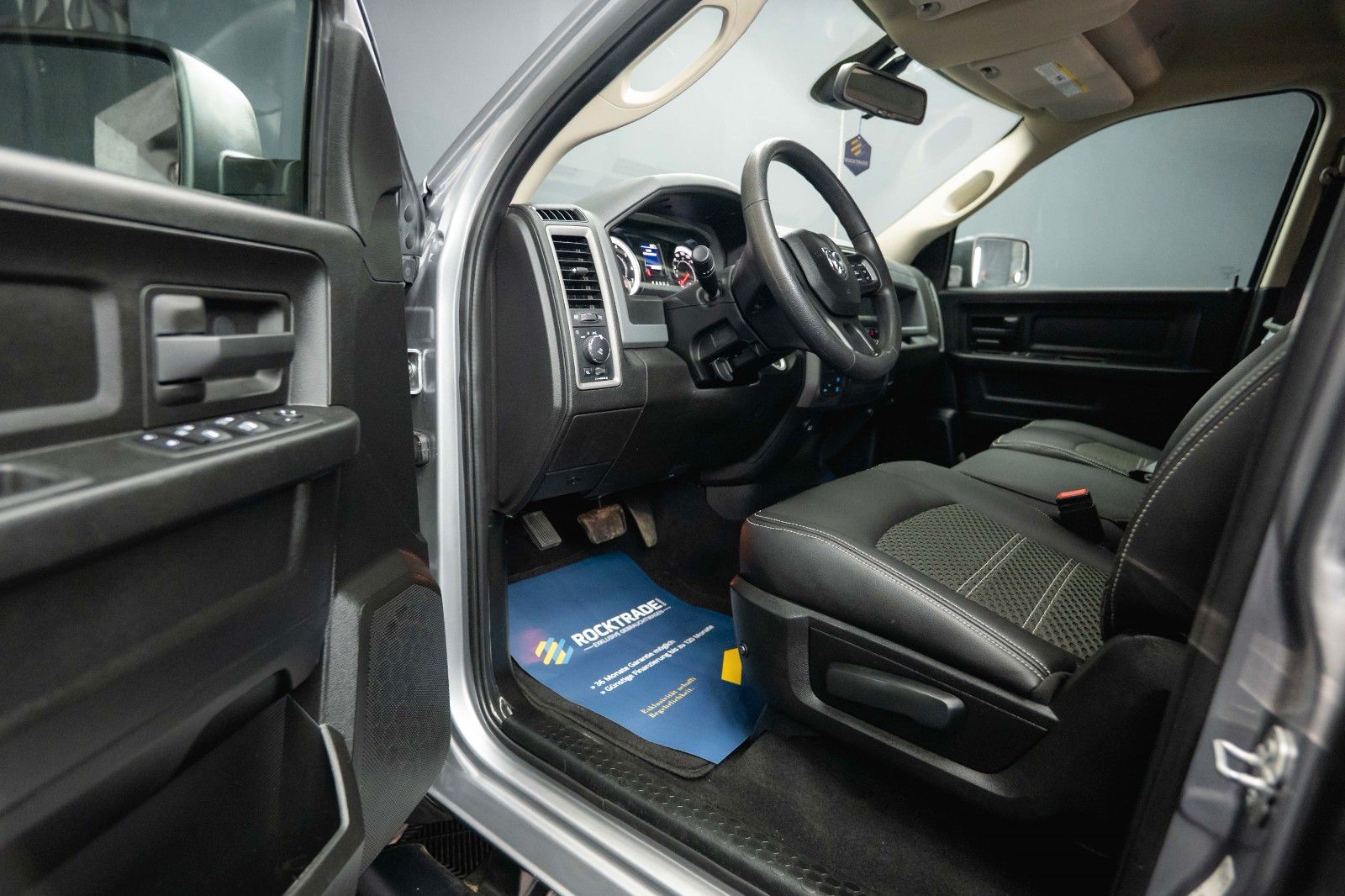 Fahrzeugabbildung Dodge RAM 5.7 V8 HEMI 4x4 OFFROAD Night-Paket *LED*AHK