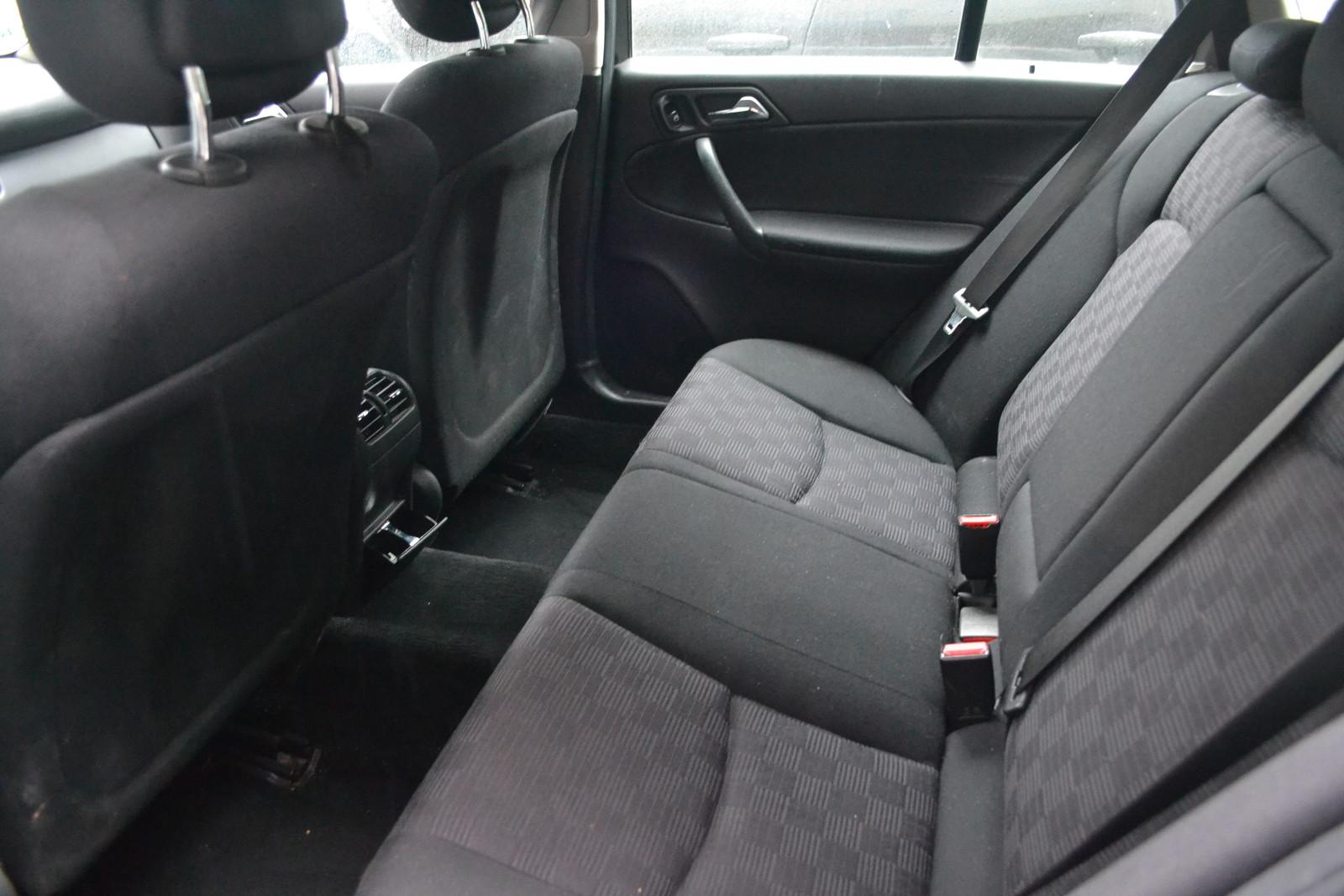 Mercedes-Benz C180 2004 — photo 15