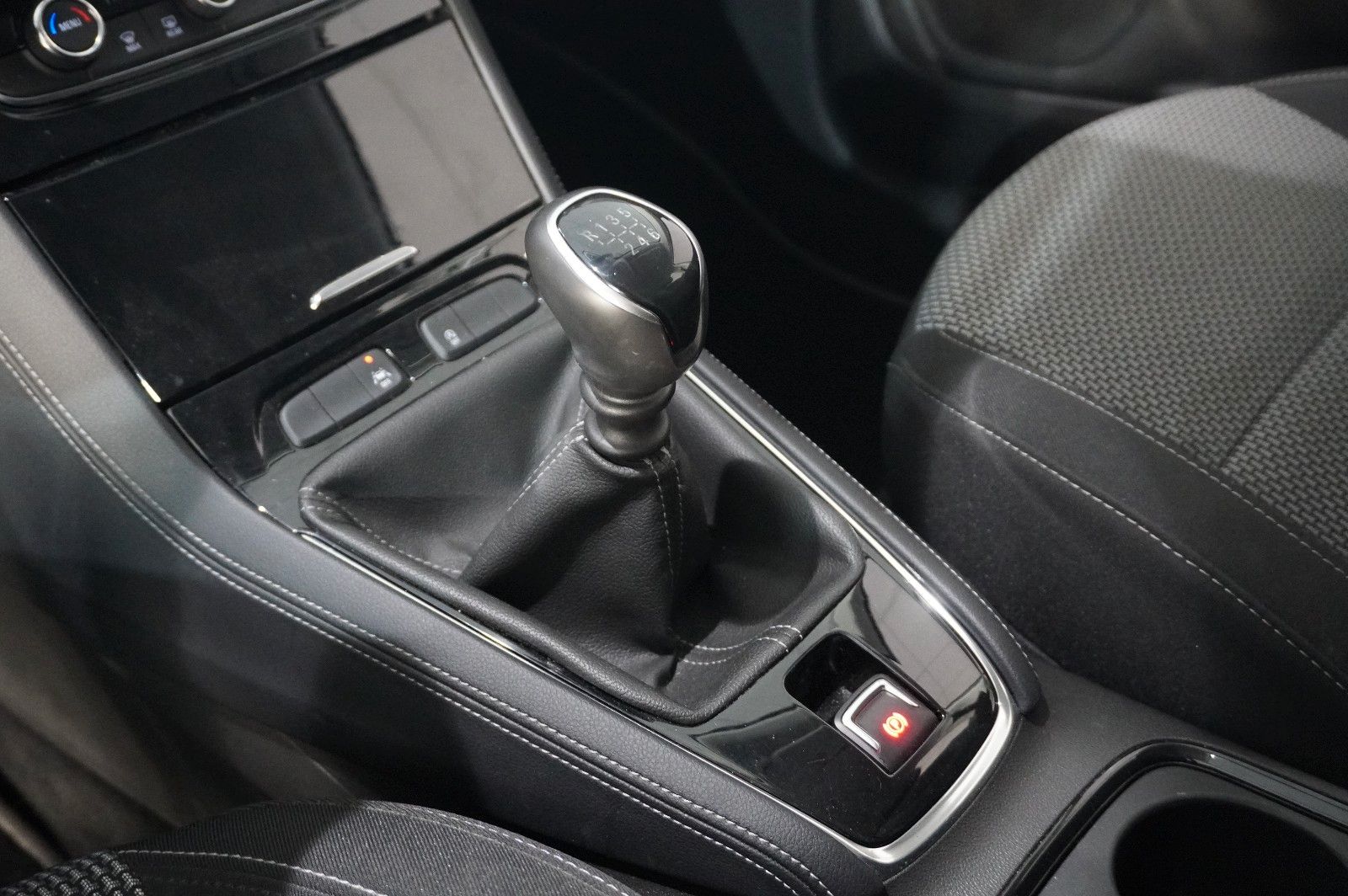 Fahrzeugabbildung Opel Grandland (X) 1.2T GS SPORT NAVI/LED/KAMERA/DAB+
