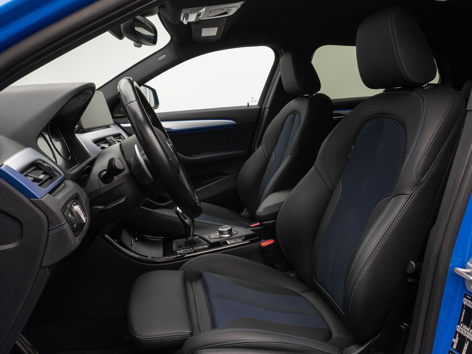 Fahrzeugabbildung BMW X2 M35i Kamera HUD DAB H/K Navi+ Alarm 19Zoll