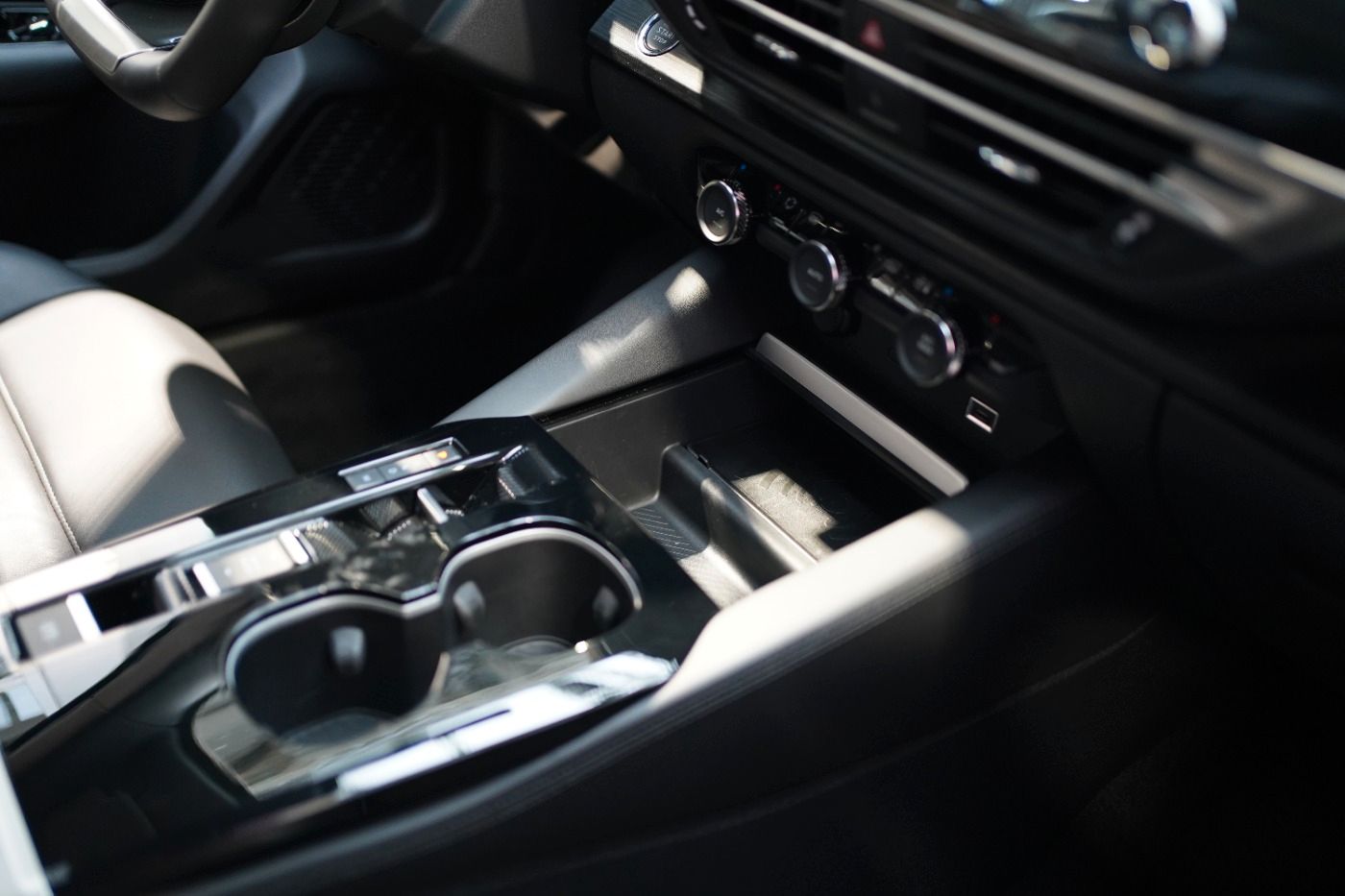 Fahrzeugabbildung Citroën C5 X PureTech 130 EAT8 Plus Automatik Leder Navi