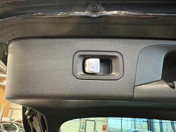 Mercedes-Benz GLC 300 de 4Matic *1. Hand*AHK*Klima*SHZ*LED*Nav