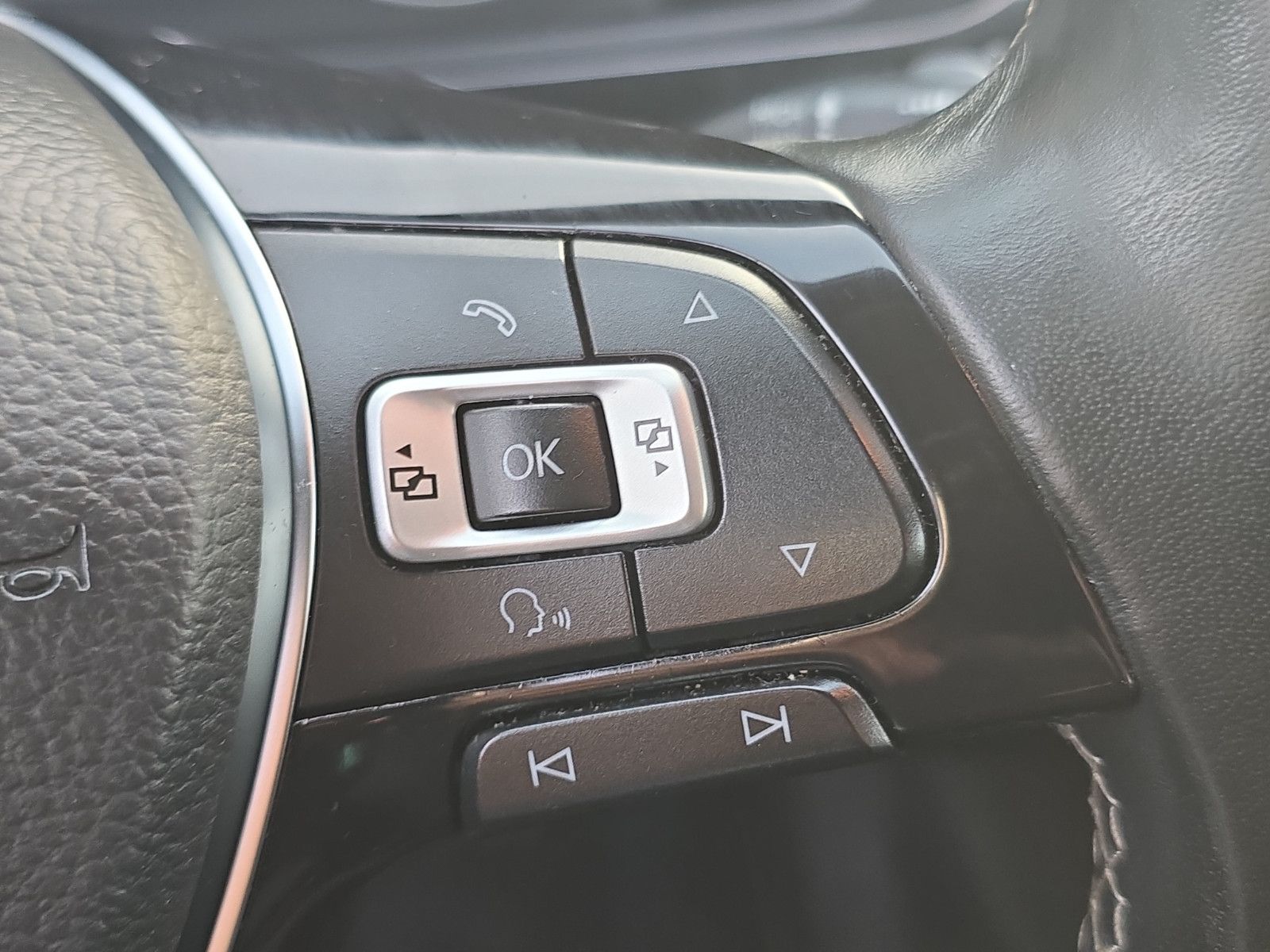 Fahrzeugabbildung Volkswagen T6 Multivan Generation Six+DSG+7 Sitze+AHK+LED