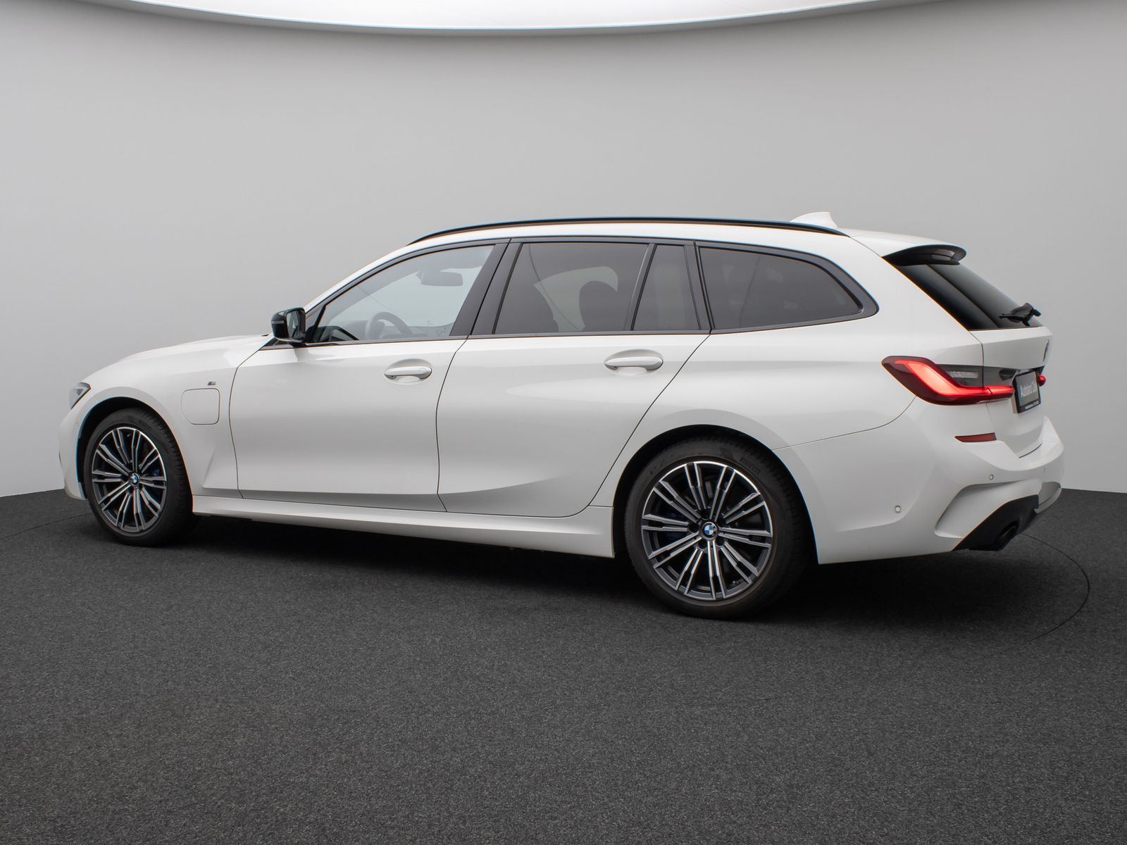 Fahrzeugabbildung BMW 330e M Sport Kamera DAB H/K Geschwind Parkassist