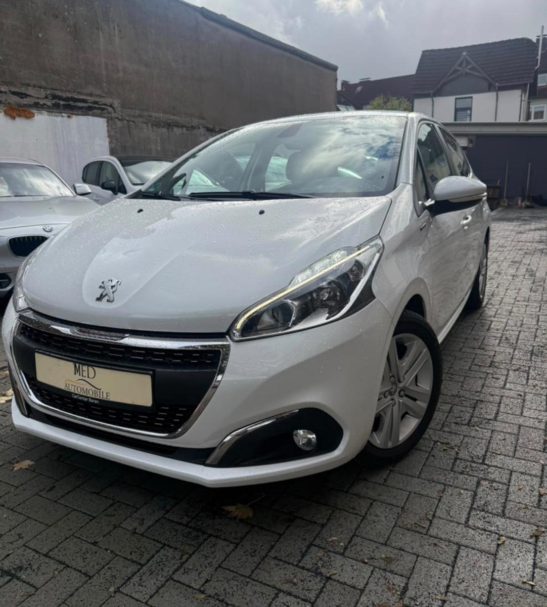 Peugeot 208 Signature
