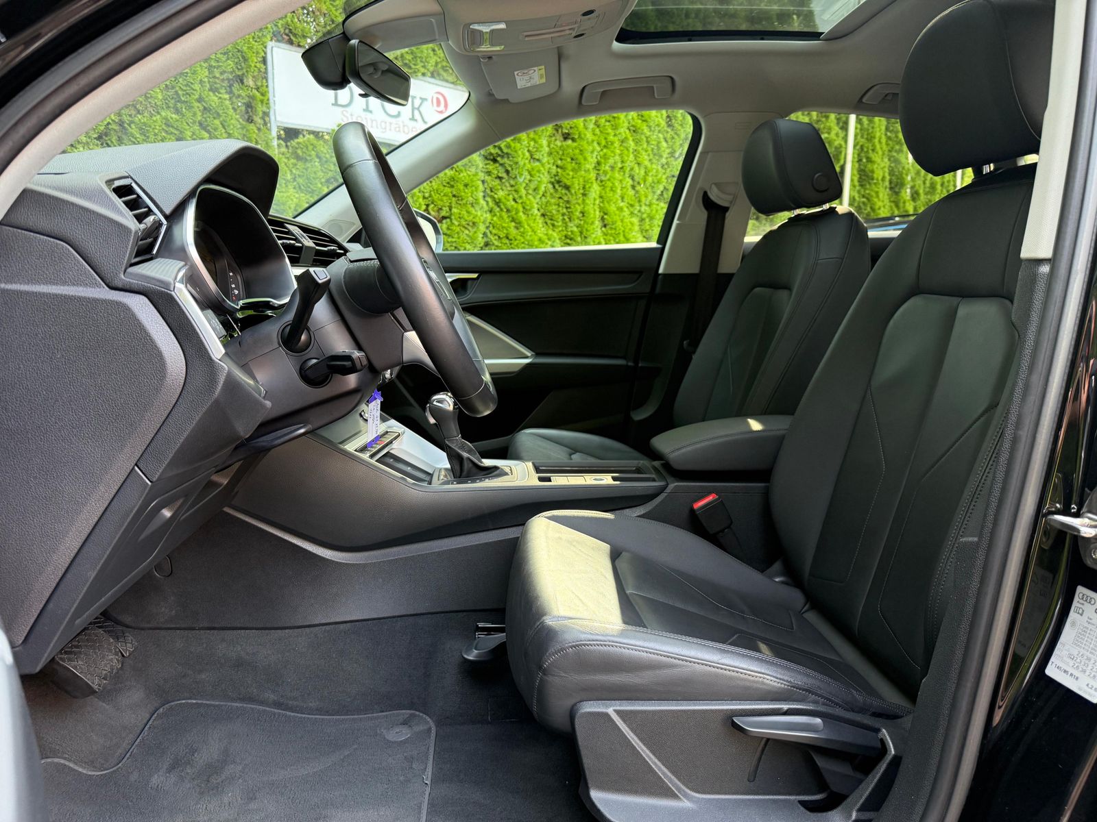 Fahrzeugabbildung Audi Q3 Sportback 35TDI S-tr. S Line LED+PANO+NAV+SHZ