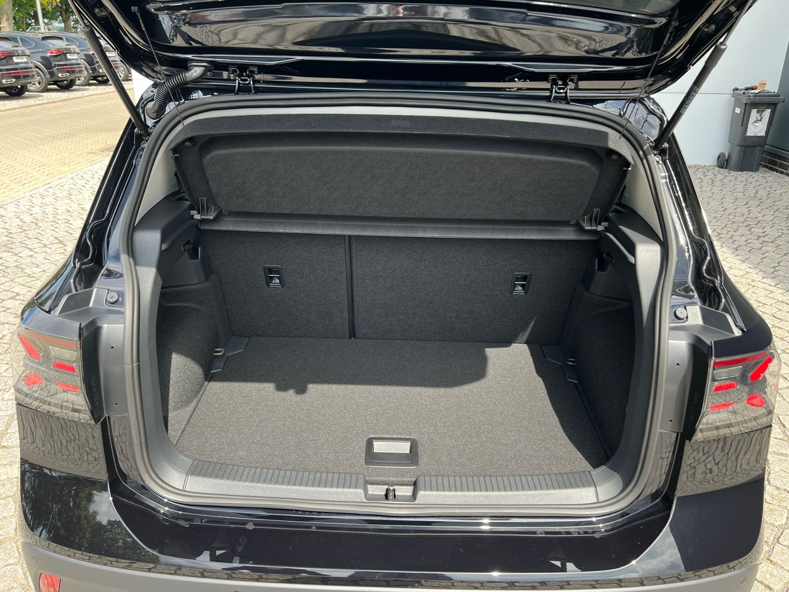 Fahrzeugabbildung Volkswagen T-Cross Life 1.5 TSI DSG *IQ.Light, Kamera, 17'-