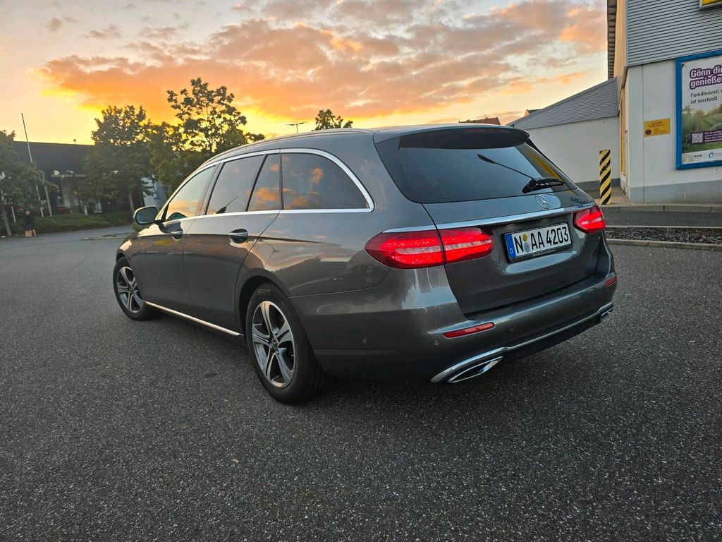 Image of Mercedes-Benz E 220