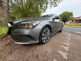 Mercedes-Benz Mercedes CLA 200 Top Zustand - Mercedes-Benz CLA 200 Shooting Brake mit Benzin-Antrieb: Limousine, Schaltgetriebe