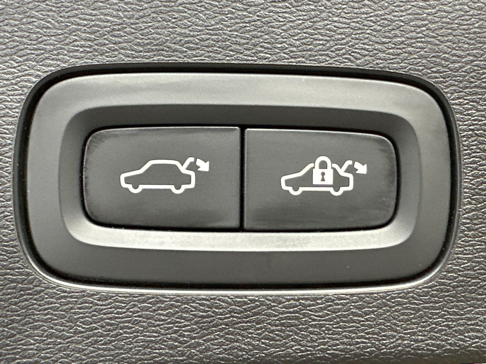 Fahrzeugabbildung Volvo V60 Inscription Plug-In Hybrid AWD NAV+LED+PANO