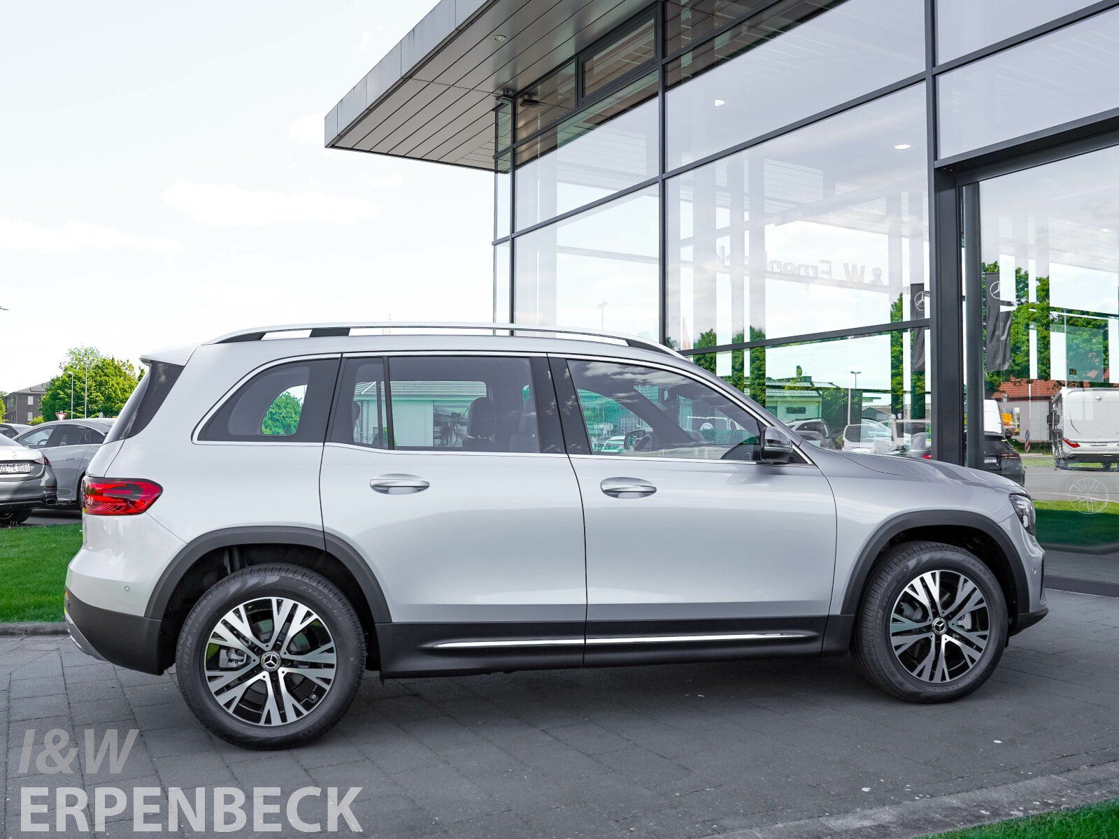 Fahrzeugabbildung Mercedes-Benz GLB 200 d Distronic AHK Kamera Multibeam Keyless