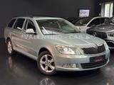 Skoda Octavia Combi Elegance DSG/Ahk/Xen/AC/Shz/Temp - Skoda: Grün