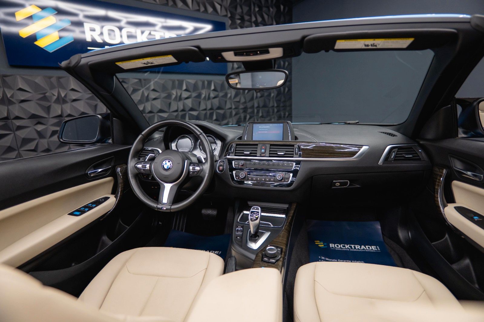 Fahrzeugabbildung BMW 230i Cabrio M-Sport Performance Shadow Line LED