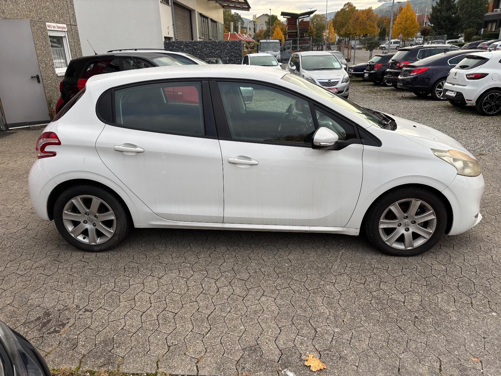 Peugeot 208 Active**KLIMA**TOUCHSCREEN**