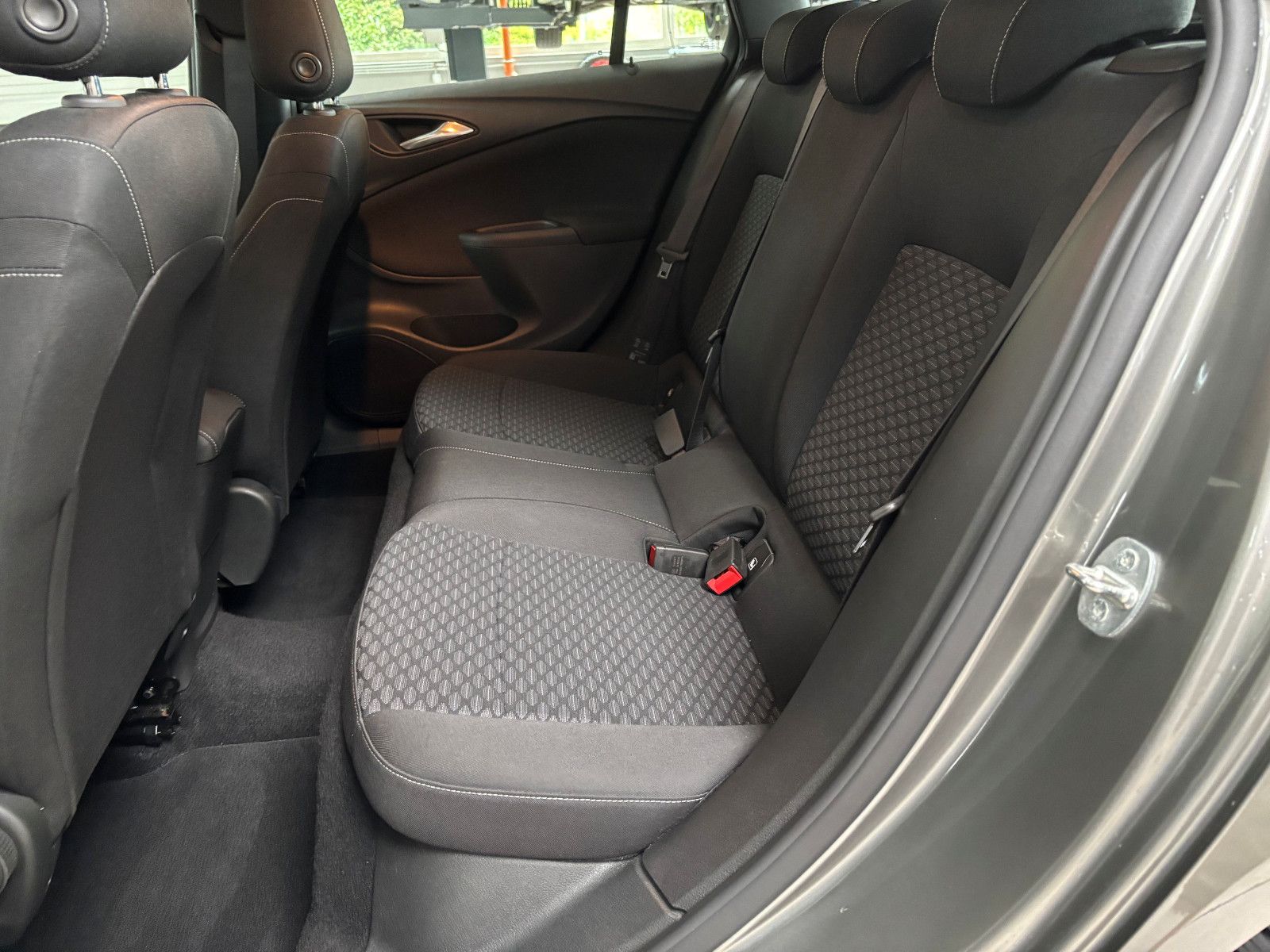 Fahrzeugabbildung Opel Astra K Sports Tourer Edition 1.5l CTDi + Navi +
