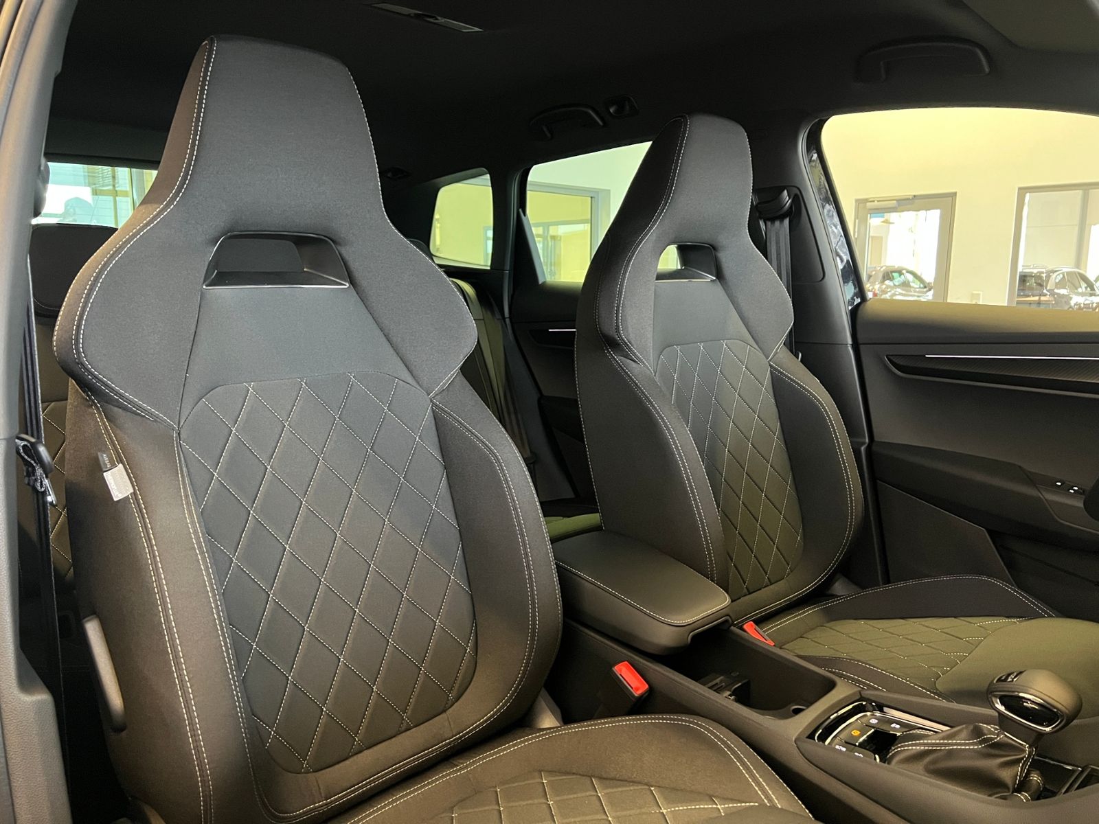 Fahrzeugabbildung SKODA Karoq Sportline 2.0 TDI DSG 4x4 *AHK,Canton-Soun