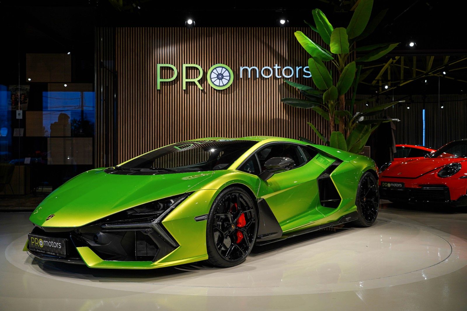 LAMBORGHINI Revuelto