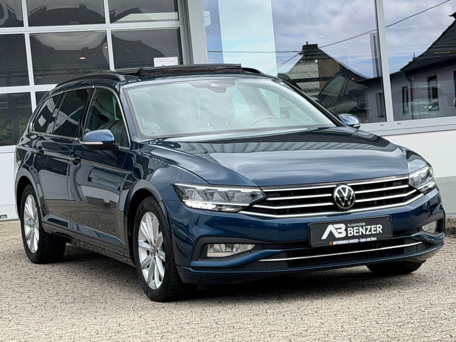 Fahrzeugabbildung Volkswagen Passat Business/AHK/Pano/LED/R-Cam/CarPlay/NAVI