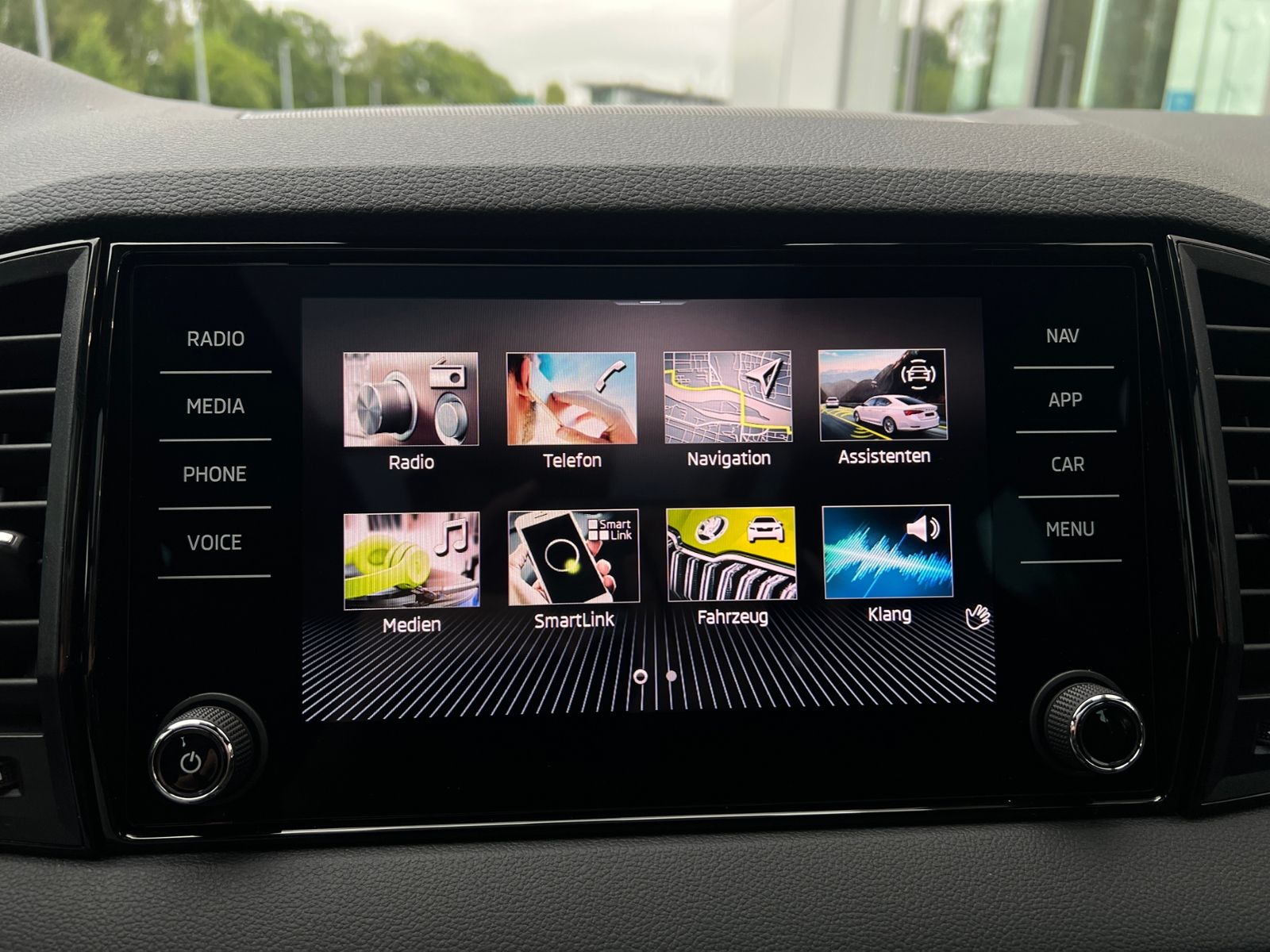 Fahrzeugabbildung SKODA Karoq Sportline 2.0 TSI 4x4 DSG *Panorama, AHK,