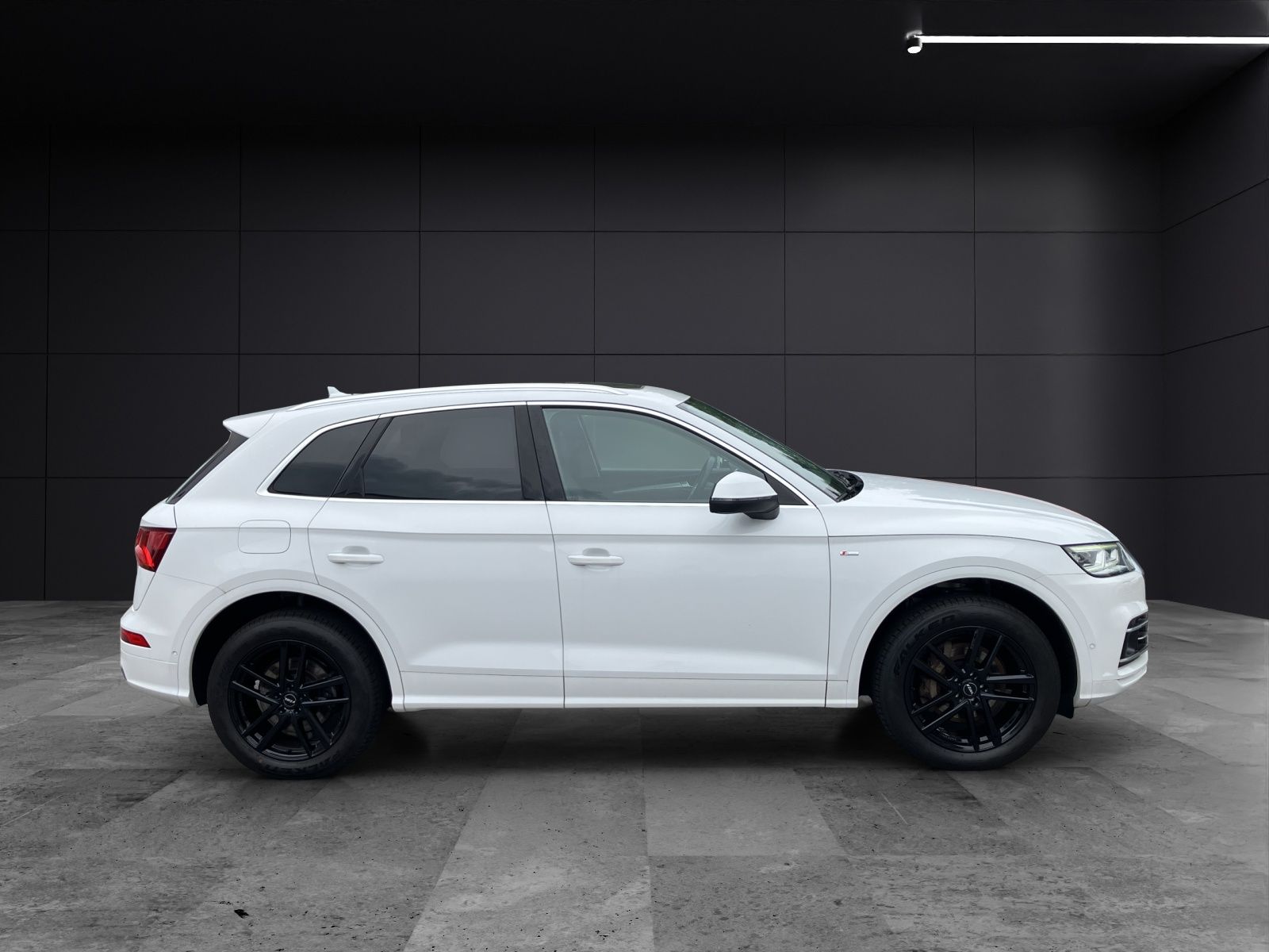 Fahrzeugabbildung Audi Q5 40 TDI quattro S-Line Matrix Navi ACC STHZ SH