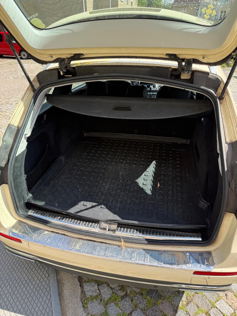 Mercedes-Benz E 220 d T Autom. -