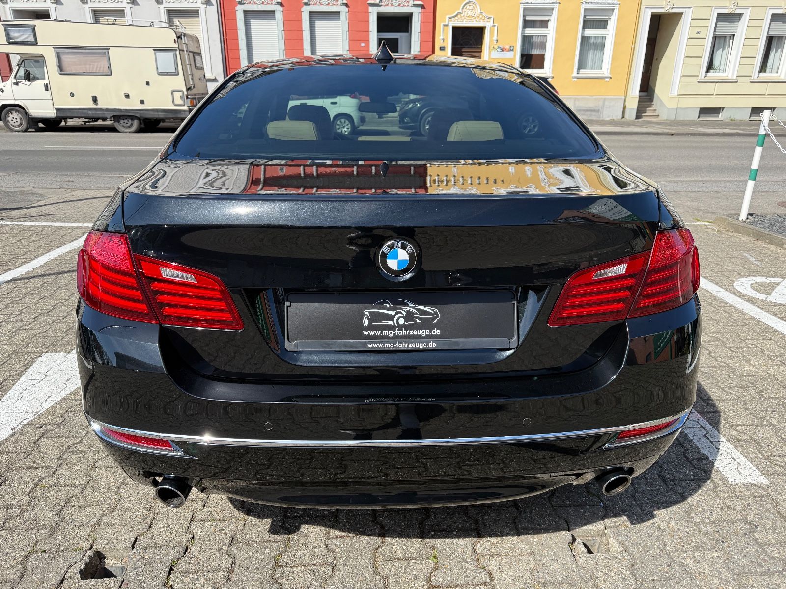 Fahrzeugabbildung BMW 535 i xDrive Luxury Line NAVI LED LEDER HEAD-UP