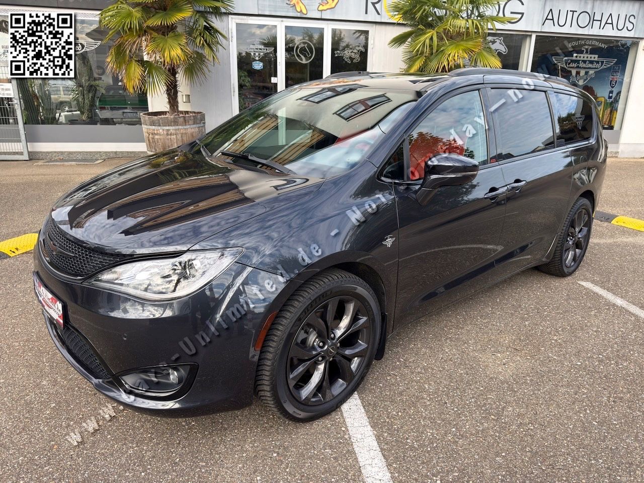 Chrysler Pacifica Limited Red S