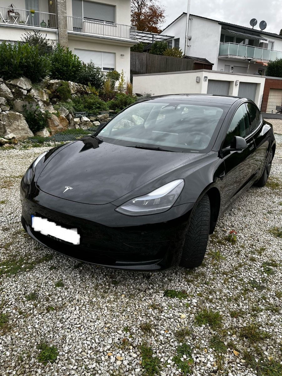 TESLA Model 3 Standard-Reichweite Plus - Hinterrad...