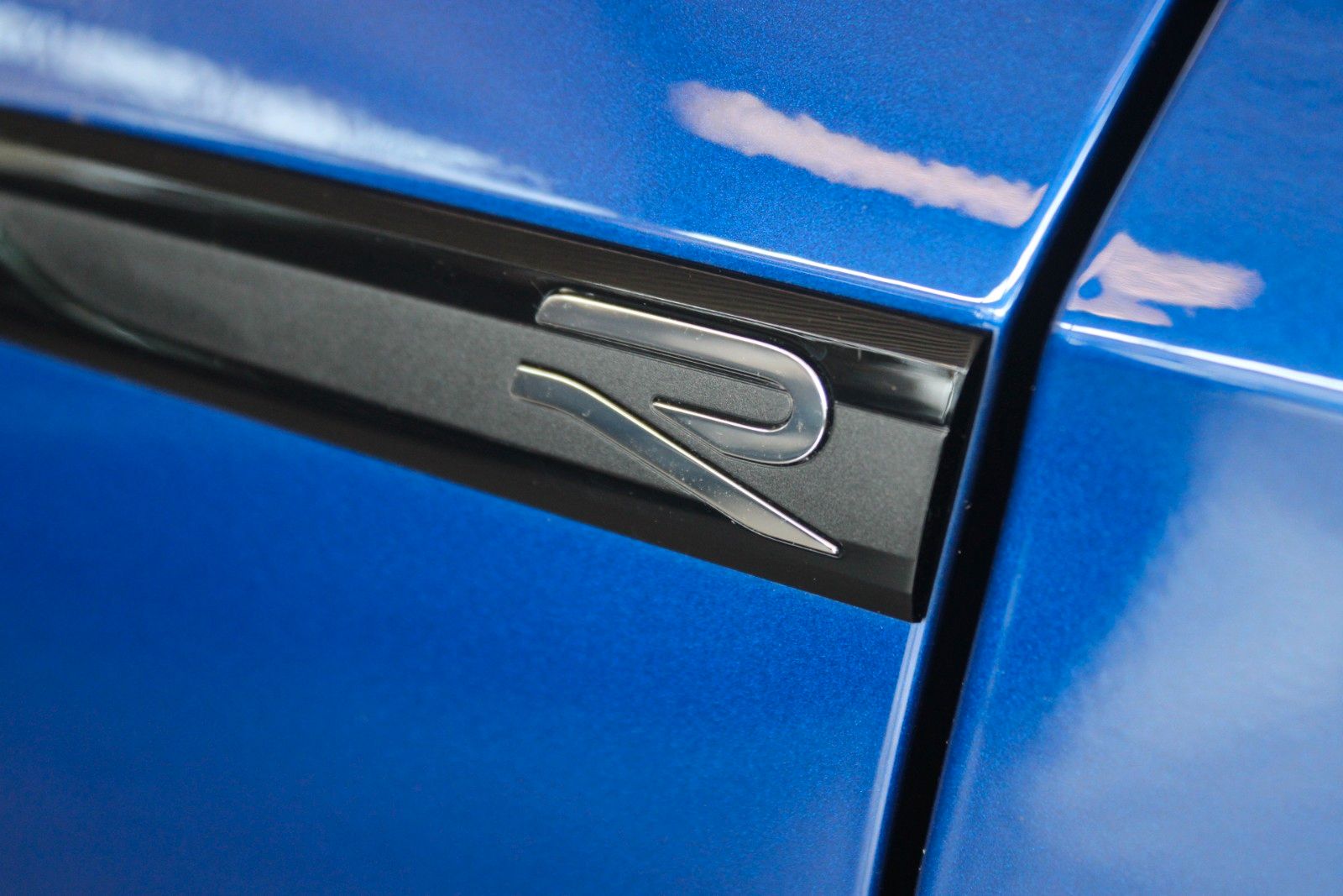 Fahrzeugabbildung Volkswagen Golf R DSG 4MOTION IQ Light Pano Performance Pak