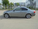 BMW 325i Coupe~Navi ~ Leder ~ Xenon ~ Sehr Gepflegt - BMW 3er Reihe aus 2010: Coupe